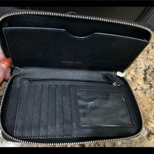 Michael Kors Jet Set Wrislet